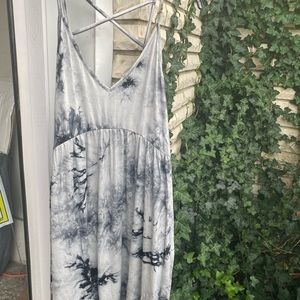 Black and white tie-dye M cross back